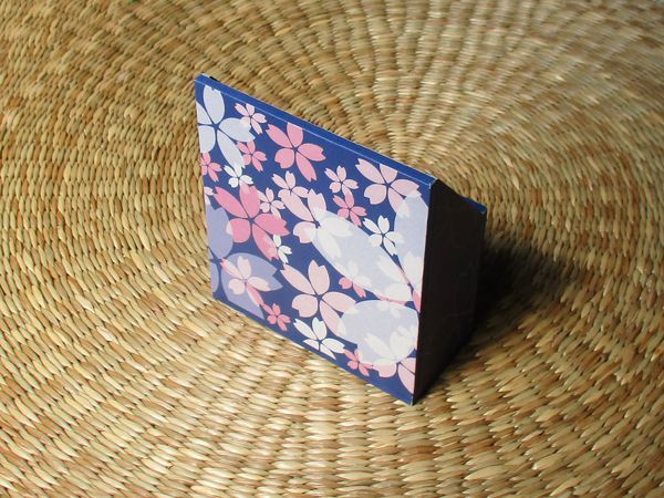 画像: 【DIY】桜の携帯ホルダー（ブルー）