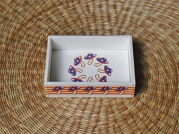 画像: きのこの小箱カードケース（オレンジ）